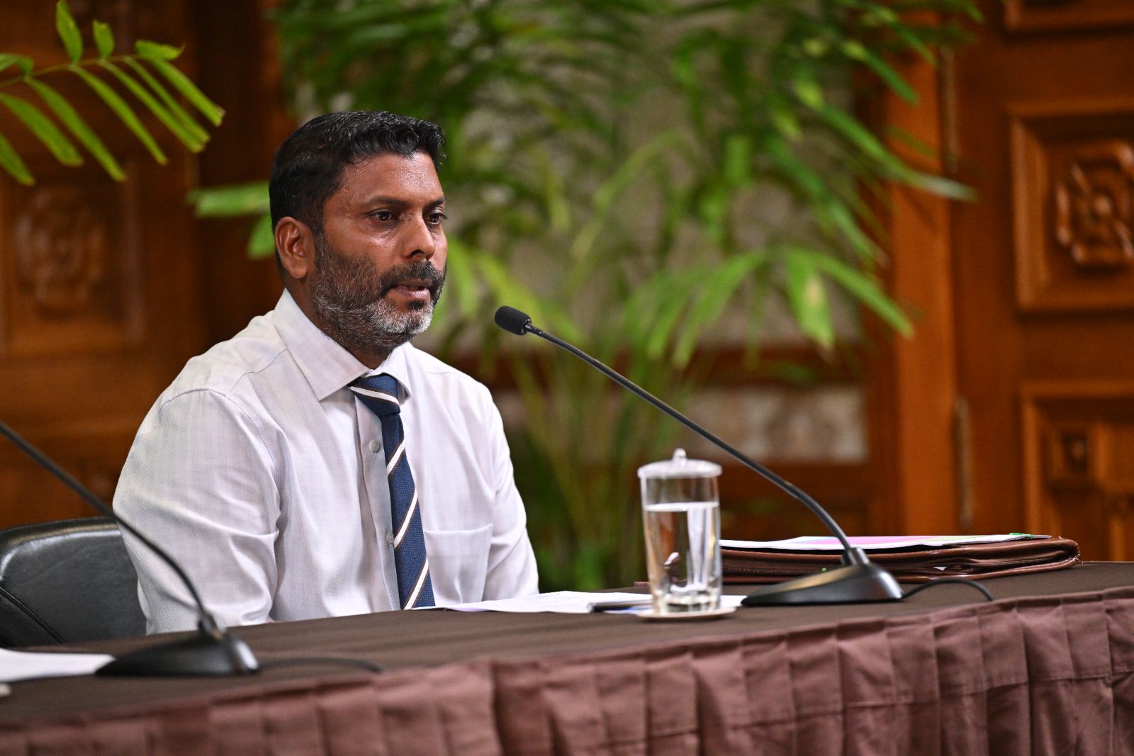 ދުންފަތުގެ އިސްތިއުމާލު ނުކުރާ ދުވަހާއި ގުޅިގެން ސަރުކާރުގެ ފަރާތުން ބޭއްވި ޕްރެސް ކޮންފަރެންސް
