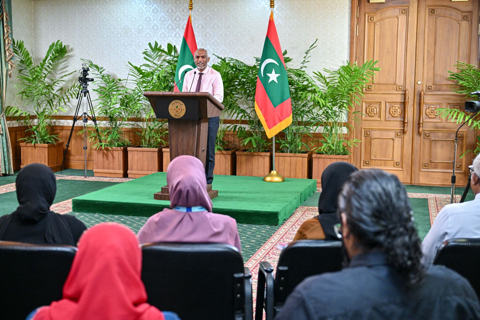 ރައީސުލްޖުމްހޫރިއްޔާ ނޫސްވެރިންނާ ބައްދަލުކުރެއްވުން - 01/06/26